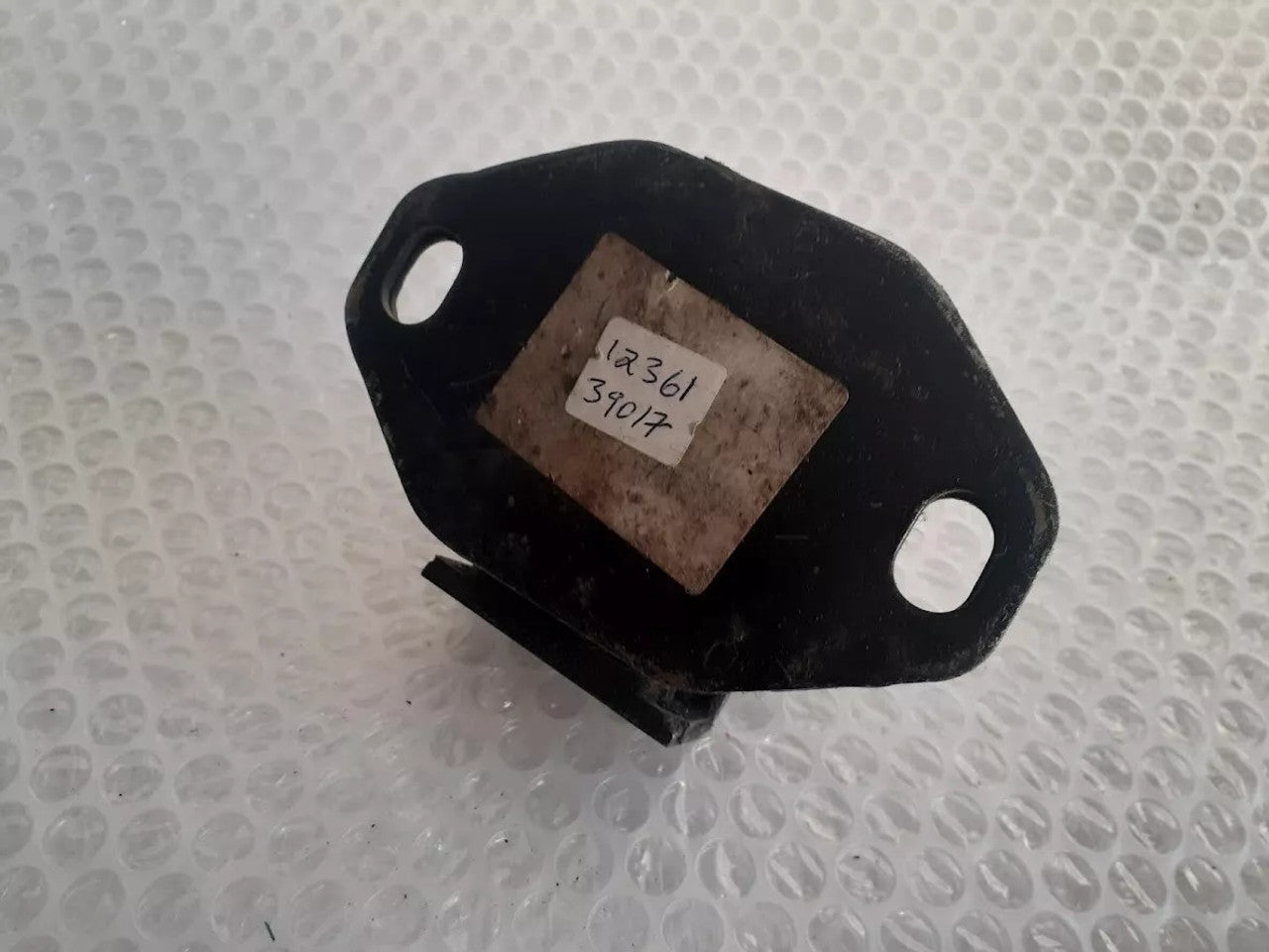 Engine Mount fits Toyota Hilux 4Runner RN20 RN25 Toyoace RY10 12R 12361-39017 View Right