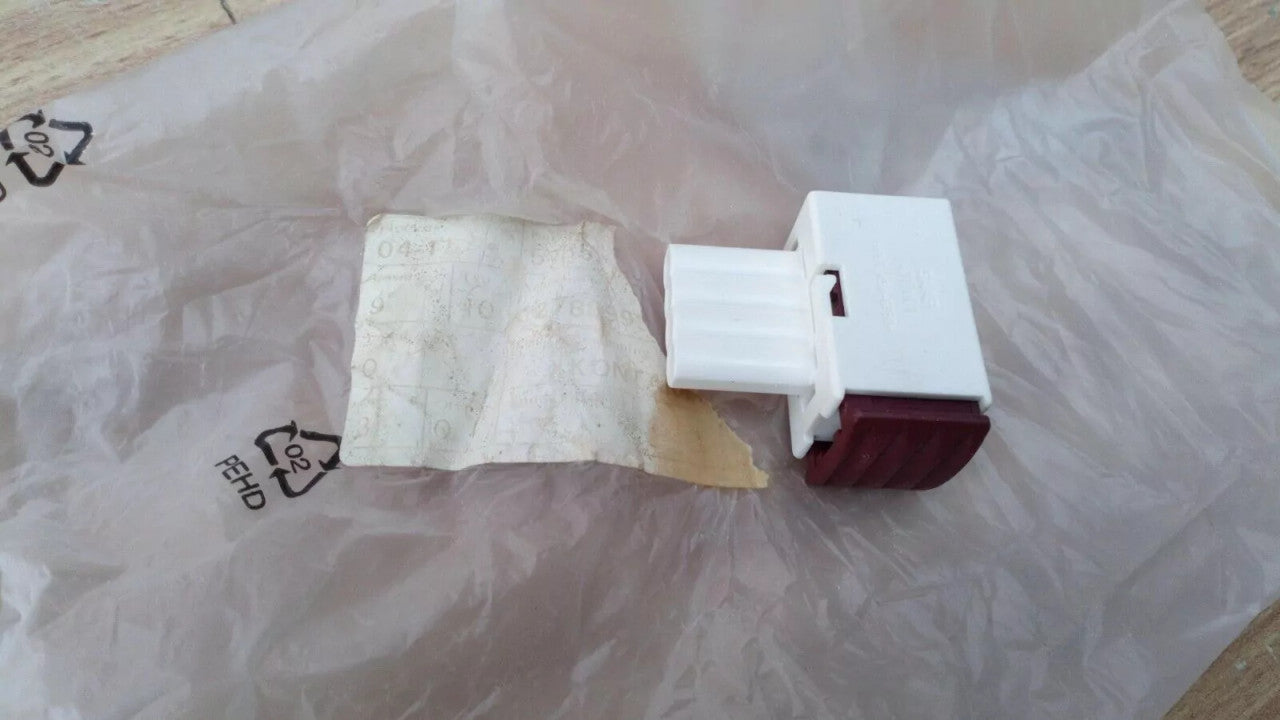 Connector Housing fits Saab 900 9000 9-3 9440 9450 9-5 9600 12788993 Genuine View Rear