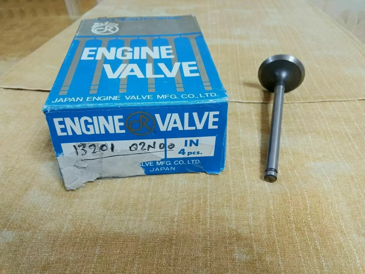 4x Intake Valves Inlet fits Nissan Atlas Condor F22 F23 Homy E24 Datsun D21 TD23 13201-02N00 View Front