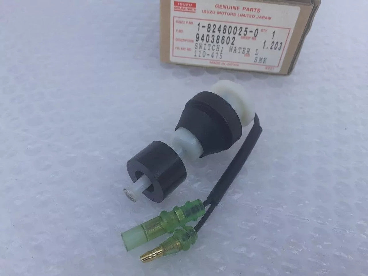 Wipers Tank Water Level Switch fits Isuzu Bus Truck 1824800250 Genuine View Front
