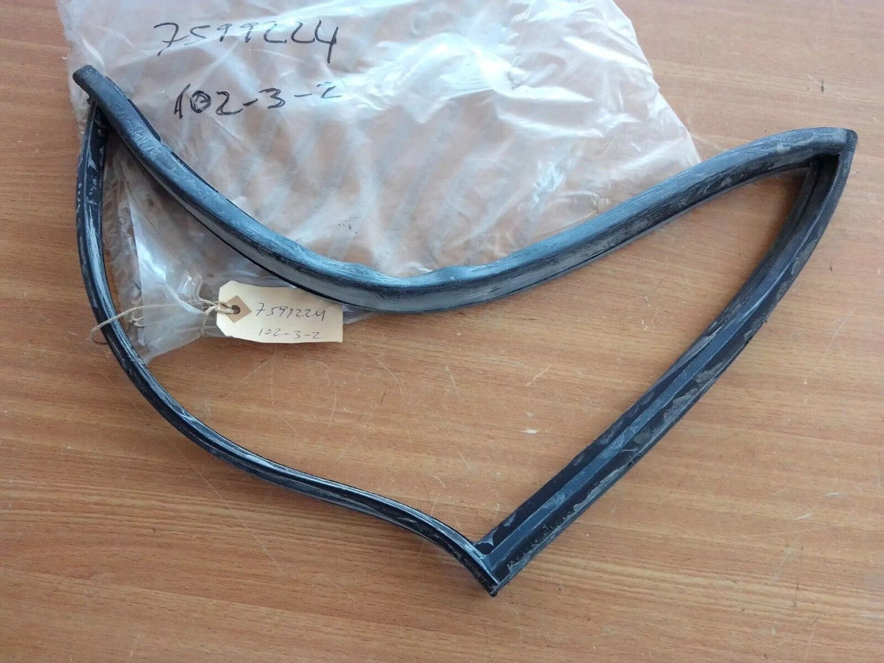 Window Seal Side Rear Right Fixed fits Fiat Tempra Tipo 7599224 Genuine View Front