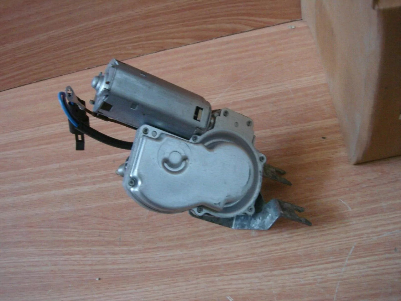 Wiper Motor Rear fits Opel Vauxhall Corsa B 90386268 Genuine View Right