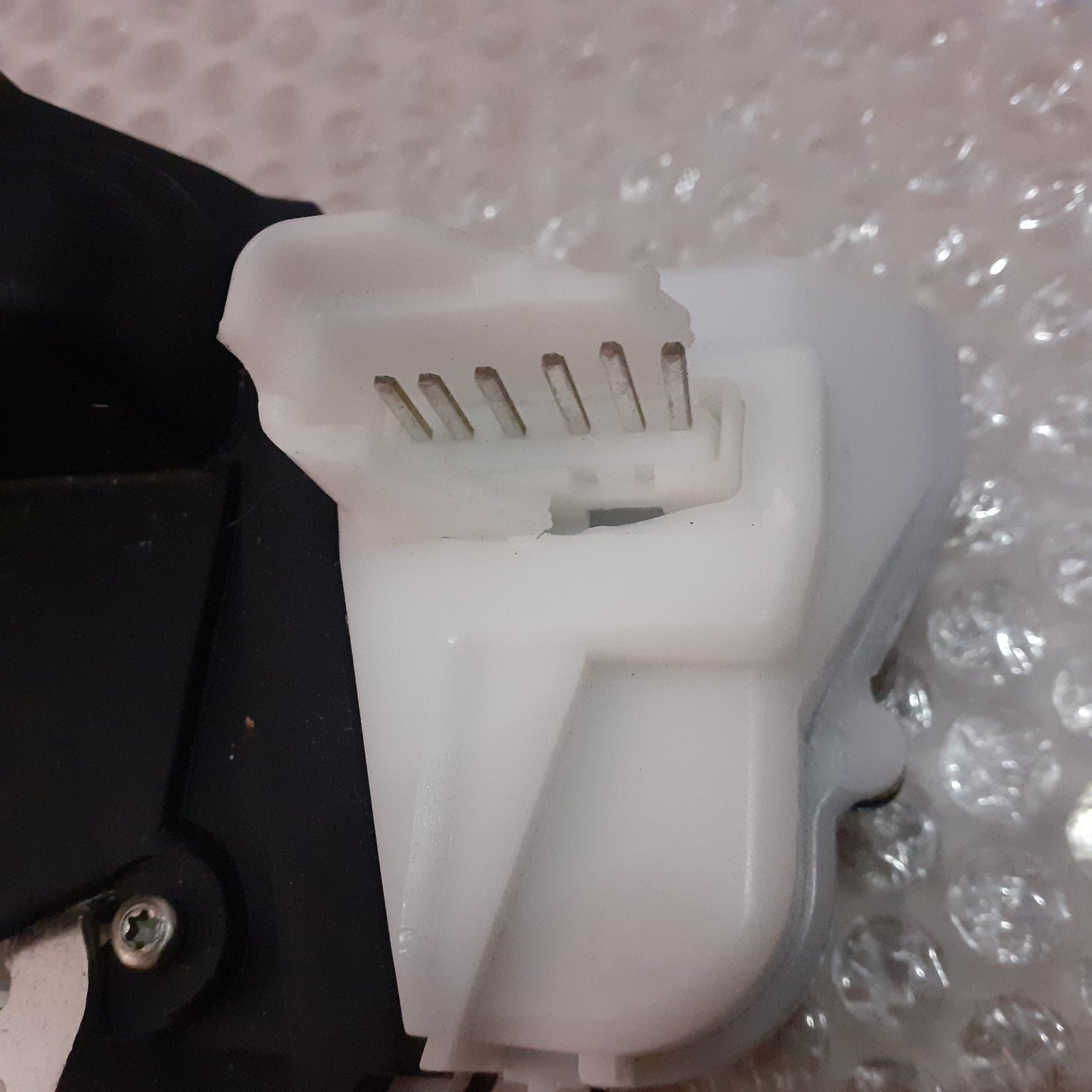 Door Lock Front Left fits Peugeot 307 9135N6 Genuine View Broken Socket