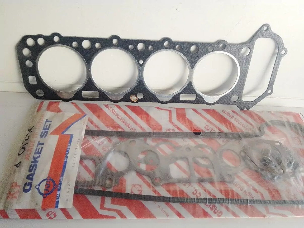 Head Set Gasket kit fits Nissan Vanette Bluebird Chain Timing LD20 engine DL310 View Left