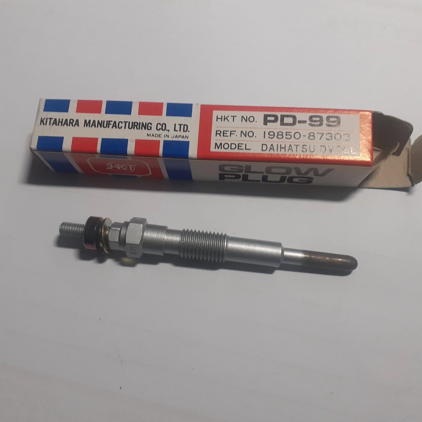 4x Glow Plugs fits Daihatsu Delta DV26 SV18 SV26 Bus SV37 DG engine 8 Volts View Front