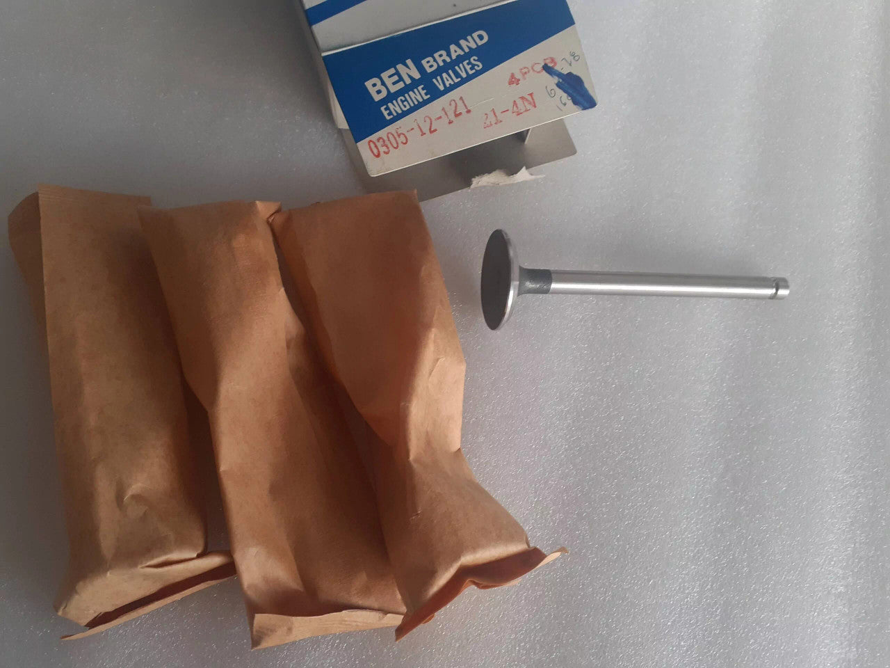 4x Exhaust Valves fits Mazda 808 Luce 929 MA VB VC NA engines 0305-12-121 View Front