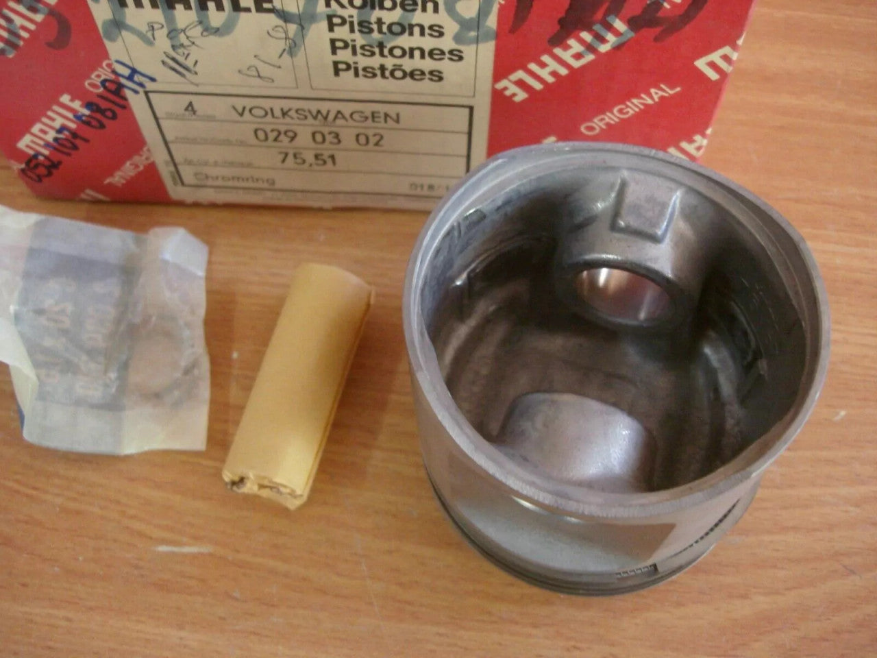 4x Pistons fits VW Polo Derby GL AAK engines 75.51mm Bore Oversize 052107081AH View Right