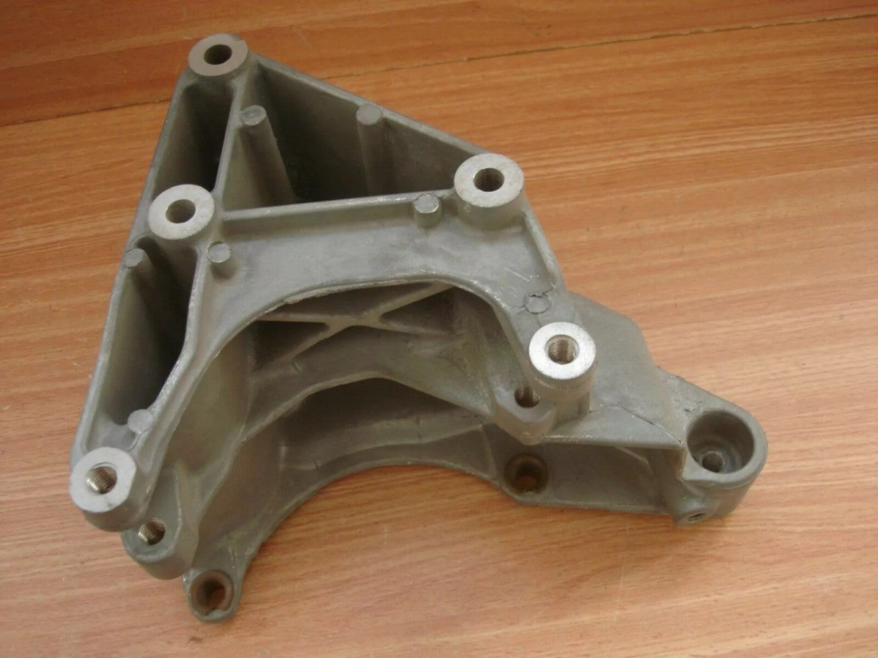 Alternator Bracket fits Chevrolet Blazer GMC Jimmy 4.3 V6 10236997 Genuine View Right