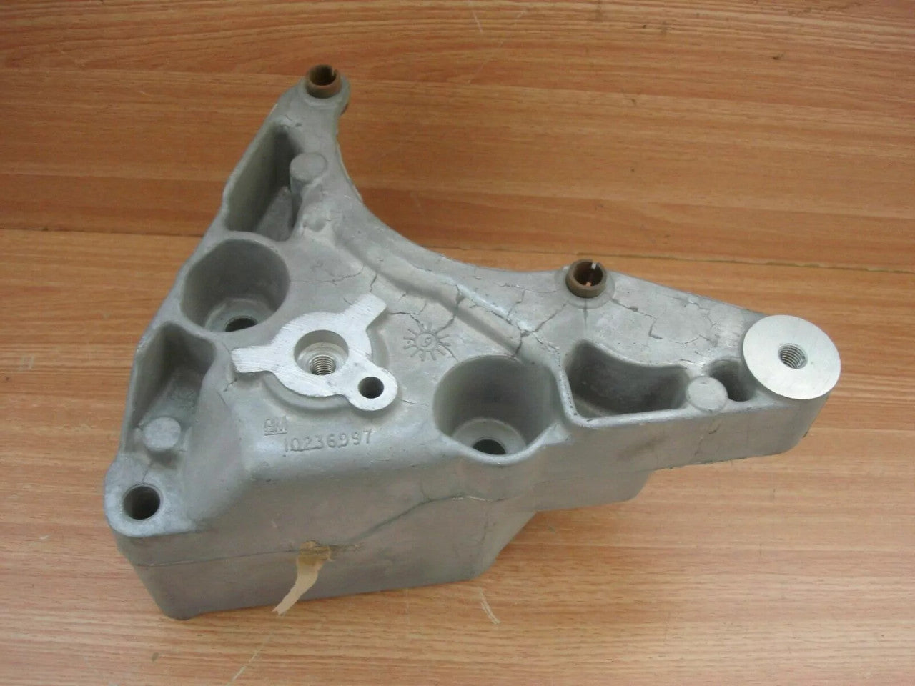 Alternator Bracket fits Chevrolet Blazer GMC Jimmy 4.3 V6 10236997 Genuine View Left