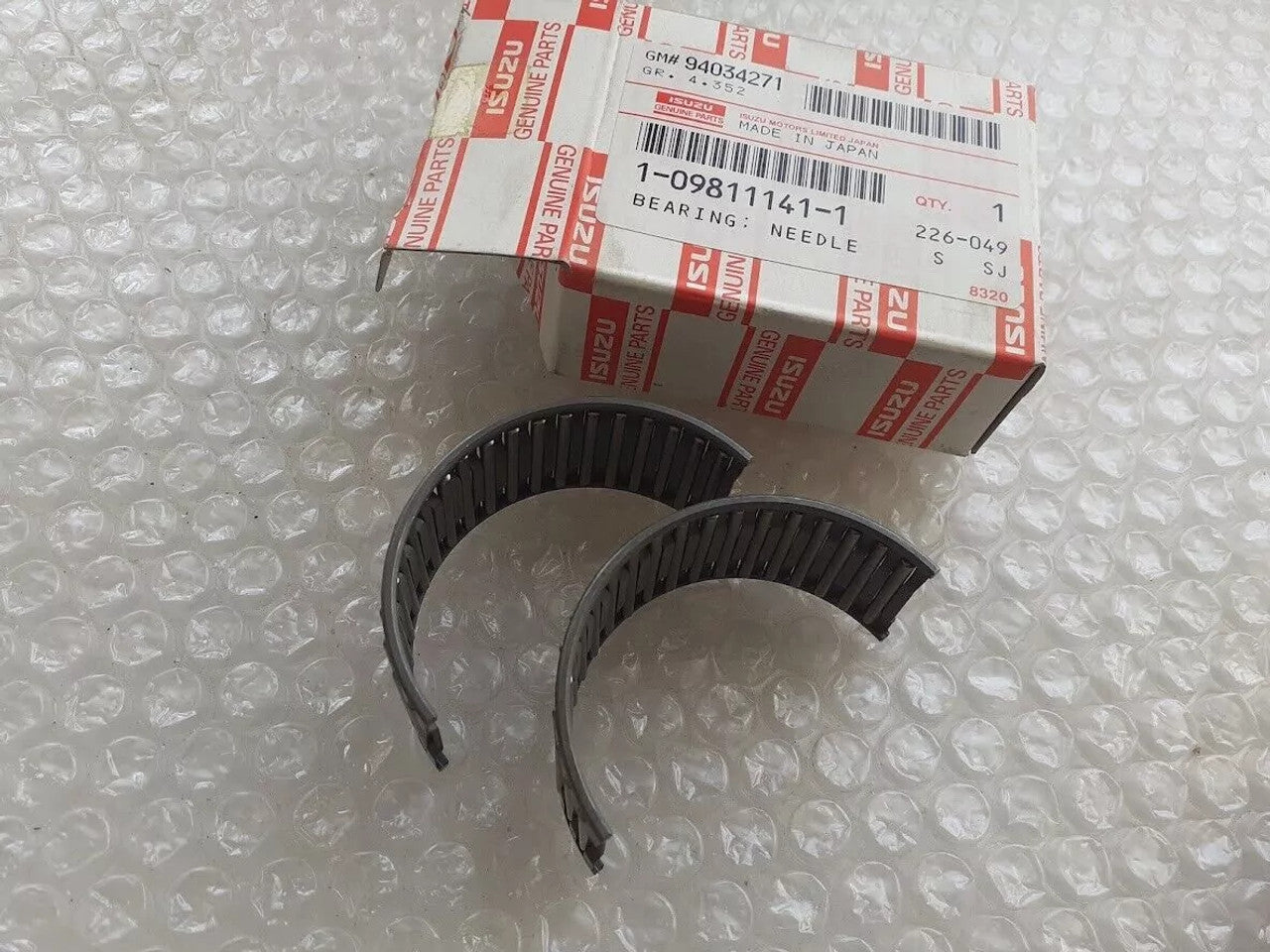 Transmission Needle Bearing fits Isuzu Bus Truck 1098111411 Genuine View Front