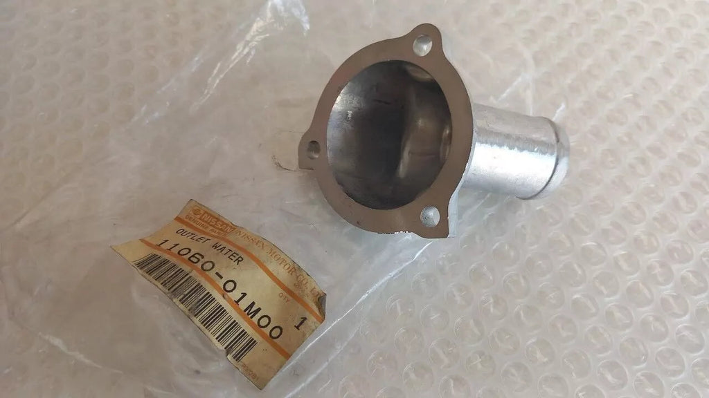 Thermostat Housing Cover fits Nissan Cherry 310 Pulsar Sunny N12 N13 Praire M10 11060-01M00 View Rear