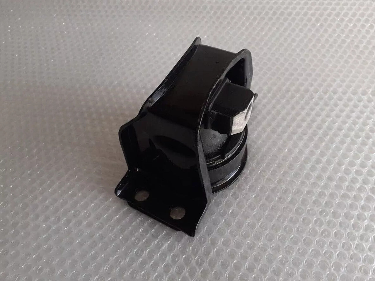 Engine Mount Front fits Nissan Bluebird G11 Tiida Versa C11 Wingroad Y12 11210-ED800 View Close Up Front