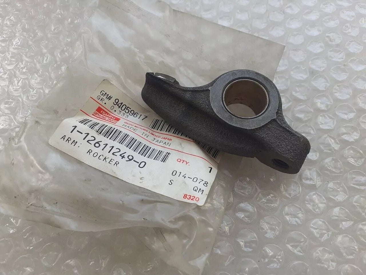 Rocker Arm fits Isuzu Hitachi 6BD1 6BB1 6BG1 4BD1 4BG1 4BE1 1126112490 Genuine View Front