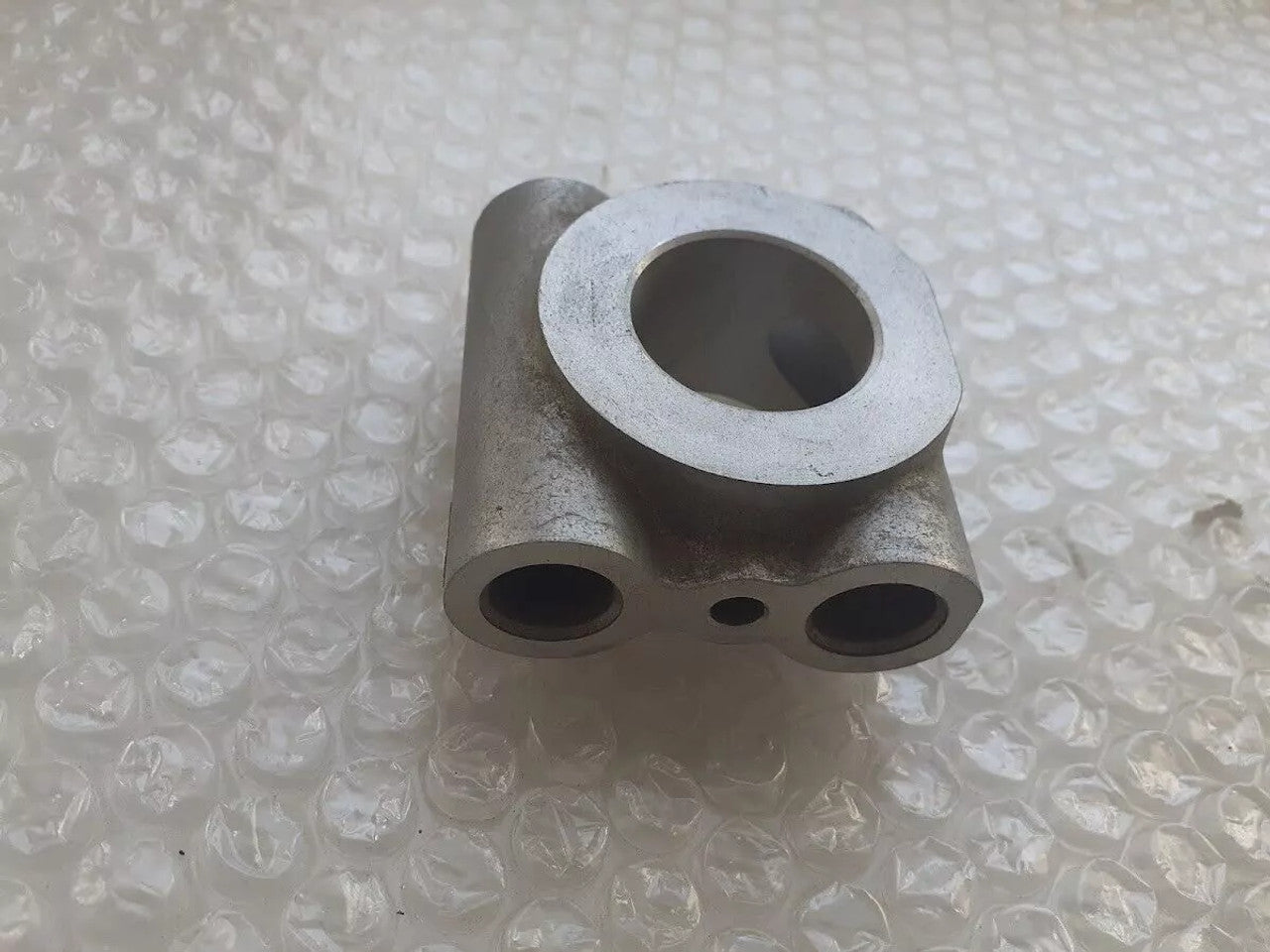Rocker Arm Bracket fits Isuzu Hitachi 6RB1 1126280280 Genuine View Rear