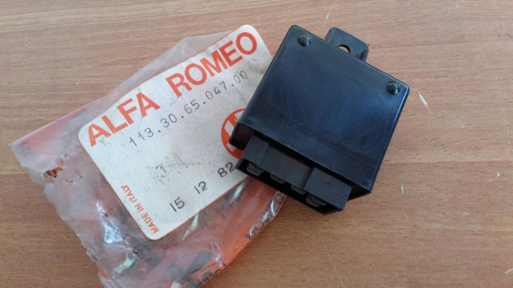 Relay fits Alfa Romeo Giulietta 113306504700 Genuine View Front