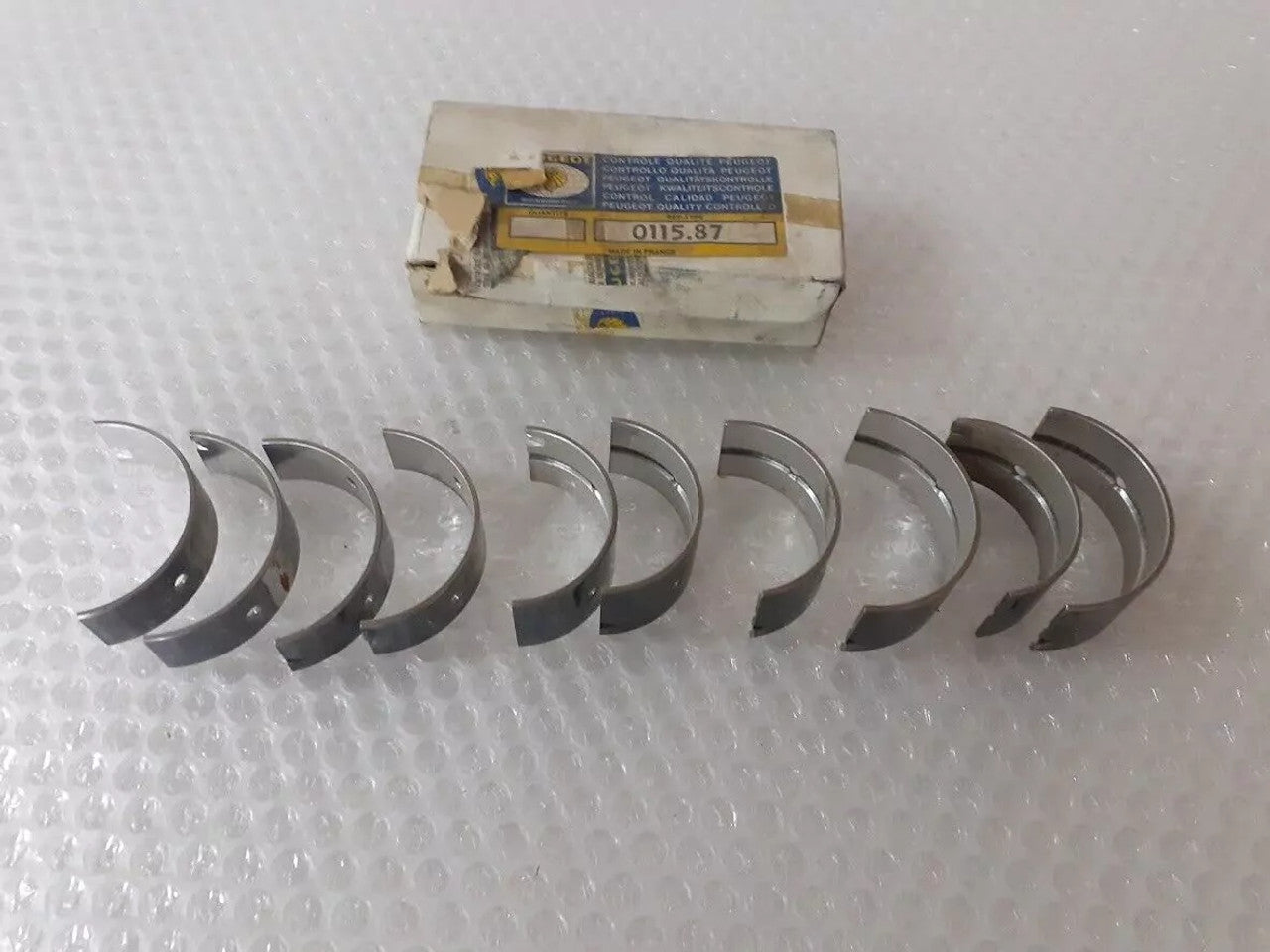 Crankshaft Main Bearing Set STD fits Peugeot 404 504 011587 Genuine View Front