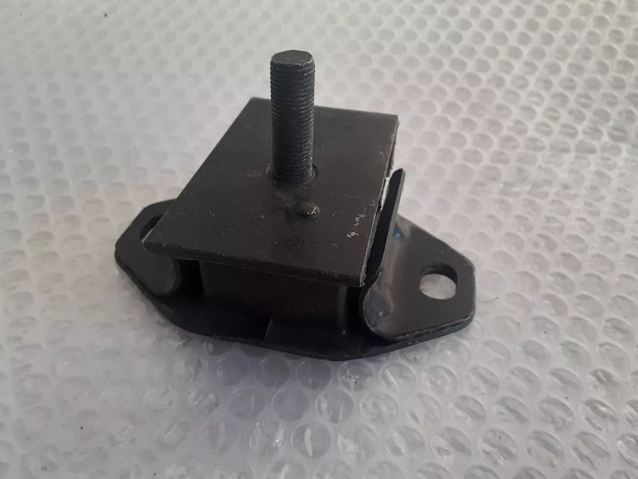 Engine Mount fits Toyota Hilux 4Runner RN20 RN25 Toyoace RY10 12R 12361-39017 View Rear