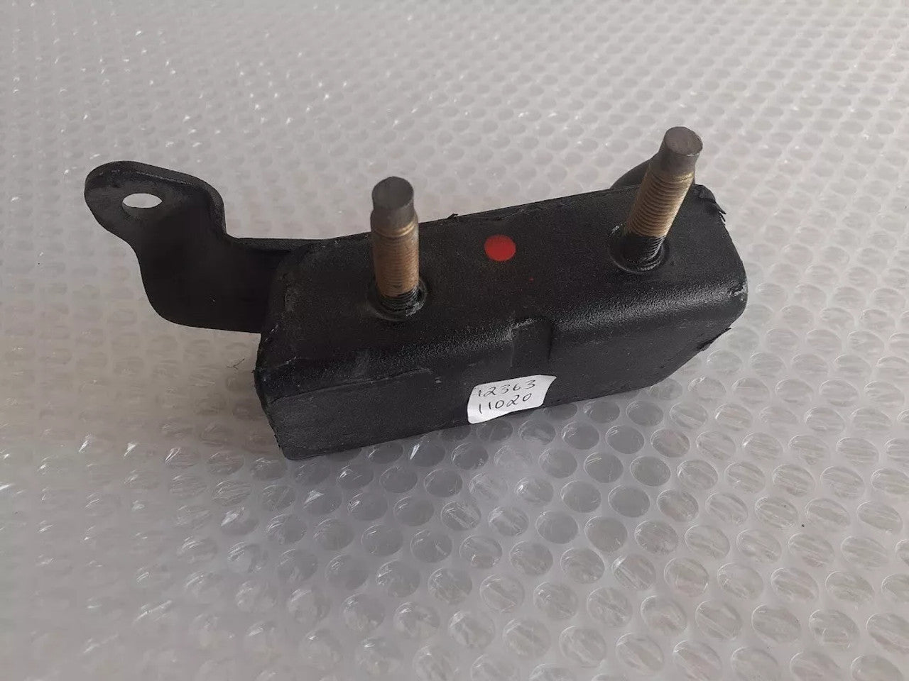 Engine Mount Center fits Toyota Corolla EE90 EE96 EE97 EE98 12363-11010 12363-11020 View Rear