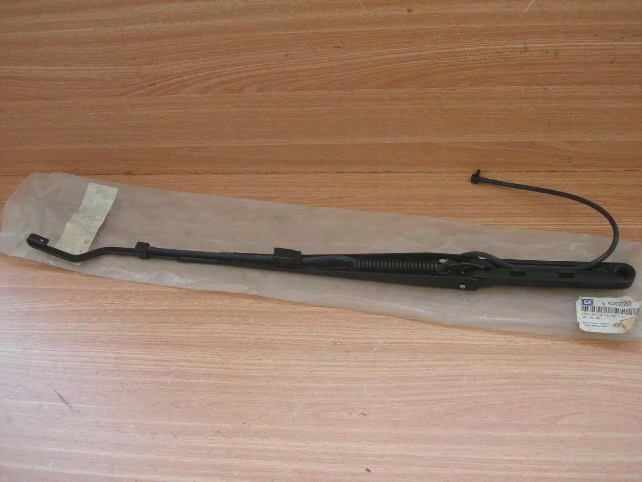 Wiper Arm Left fits Chevrolet Blazer GMC Jimmy 4.3 V6 12367263 Genuine View Rear