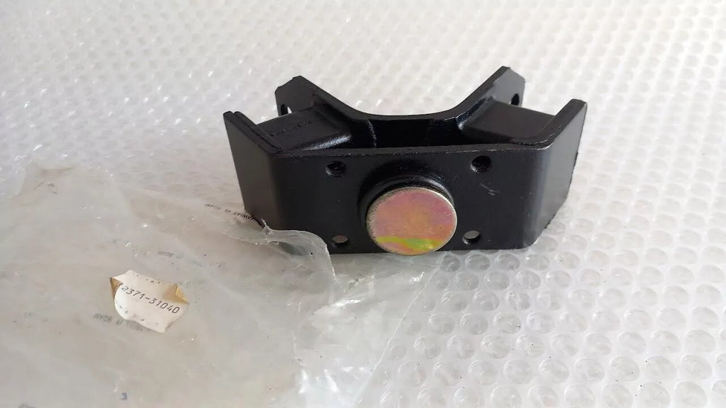 Engine Mount Rear fits Toyota Hilux 4Runner Pickup LN YN RN 12371-31040 View Front