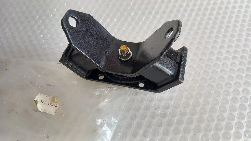 Engine Mount Rear fits Toyota Hilux 4Runner Pickup LN YN RN 12371-31040 View Rear