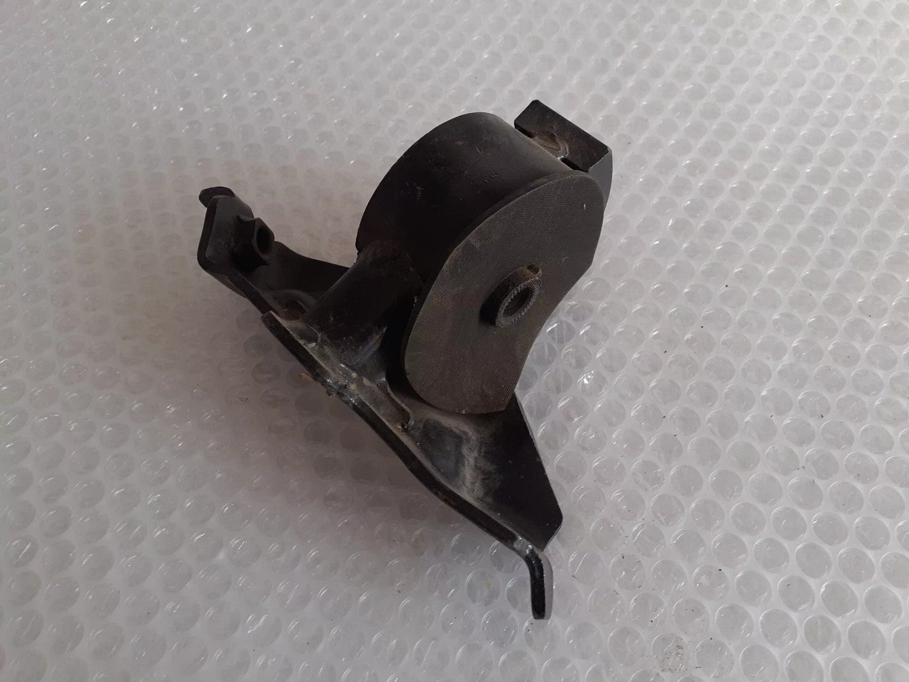 Engine Mount Left fits Toyota Corolla AE80 Carina Corona AT150 12372-15051 View Front