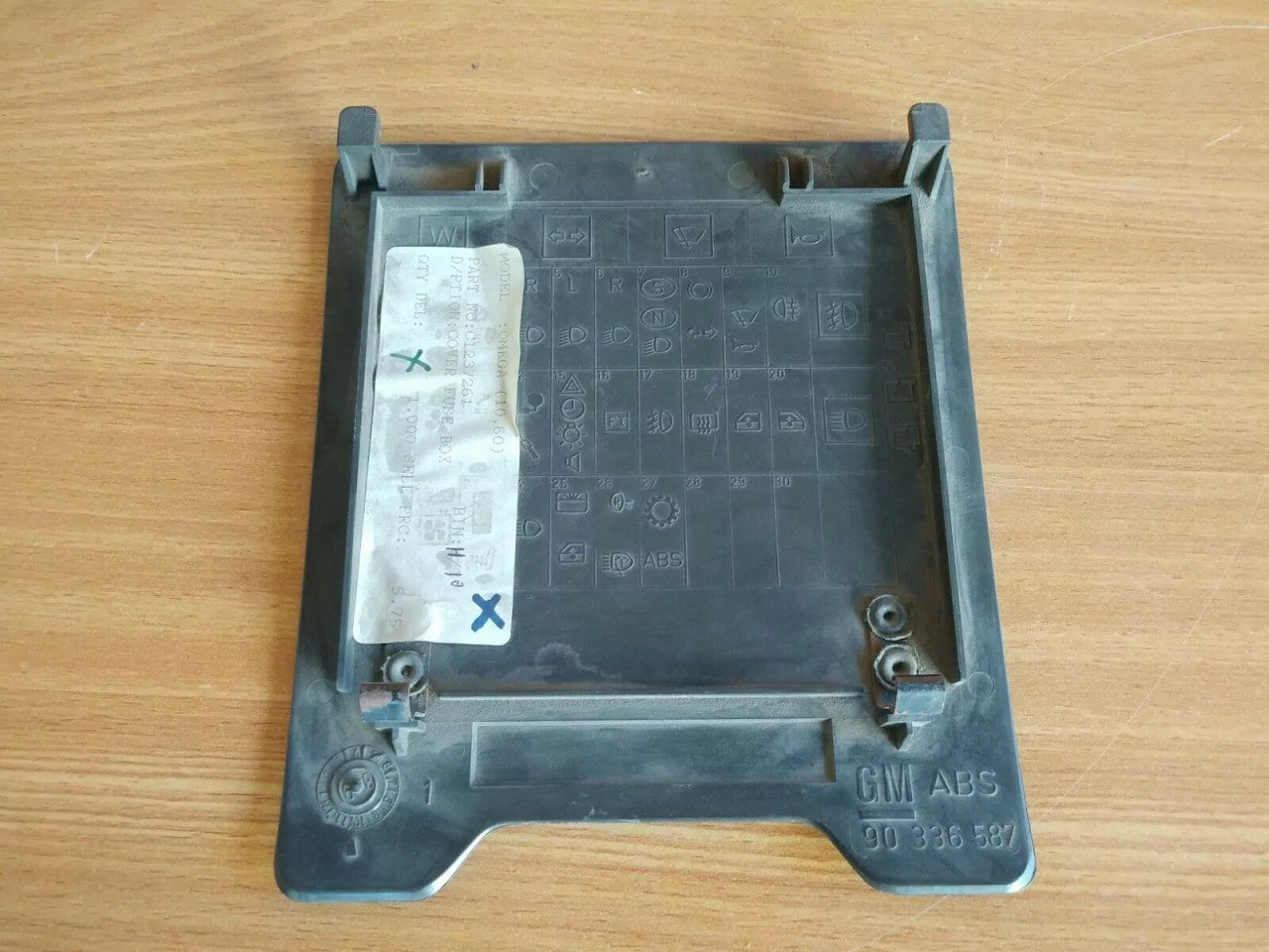 Fuse Box Cover fits Opel Omega A Vauxhall Carlton Monza B 90336587 Genuine 1237261 View Rear