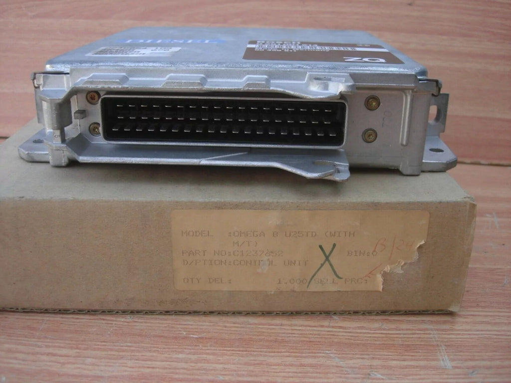 ECU Electronic Control Unit Fuel Injection fits Opel Vauxhall Omega B U25TD 1237652 View Rear
