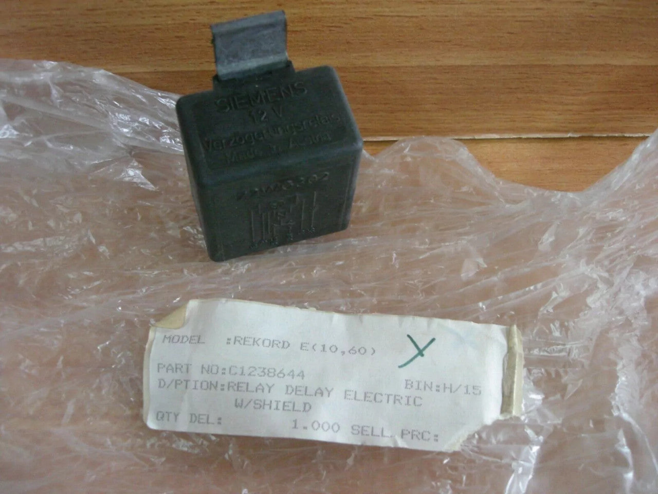 Delay Relay fits Opel Commodore C Rekord E 1238644 Genuine View Right