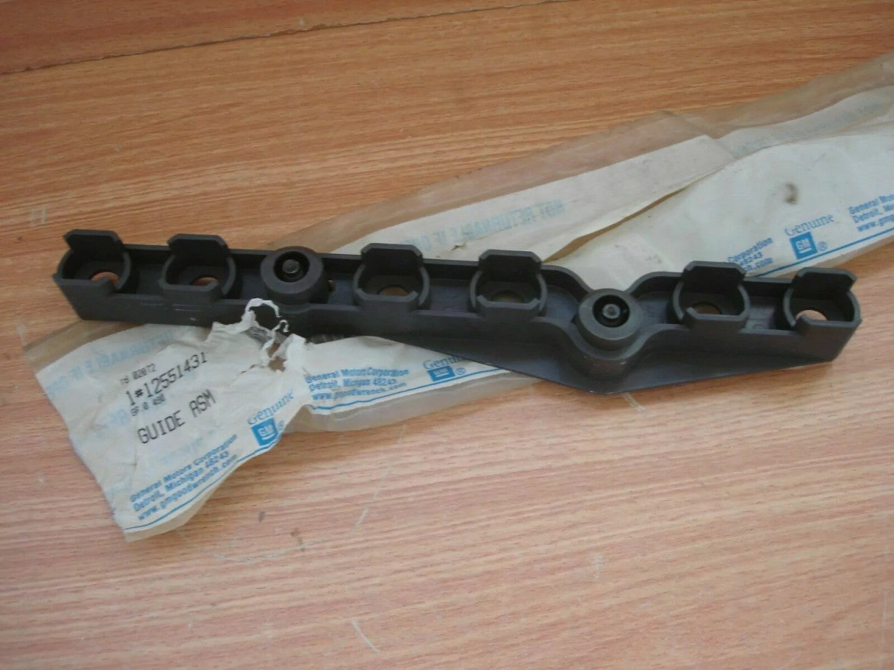 Guide Valve Push Rod fits Chevrolet Blazer GMC Jimmy V6 12551431 Genuine View Front