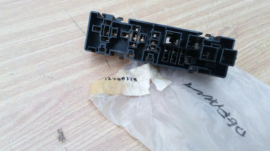 Relay Retainer fits Saab 9-3 9440 9450 12788778 Genuine View Front