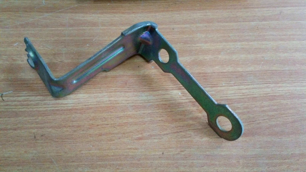 Bracket Right fits Alfa Romeo 128352 Genuine View Rear