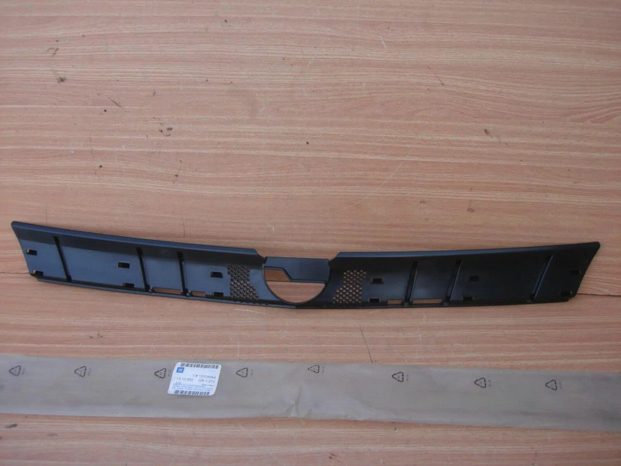 Grille Front Deflector Cover fits Opel Vauxhall Astra H 13108464 Genuine View Front