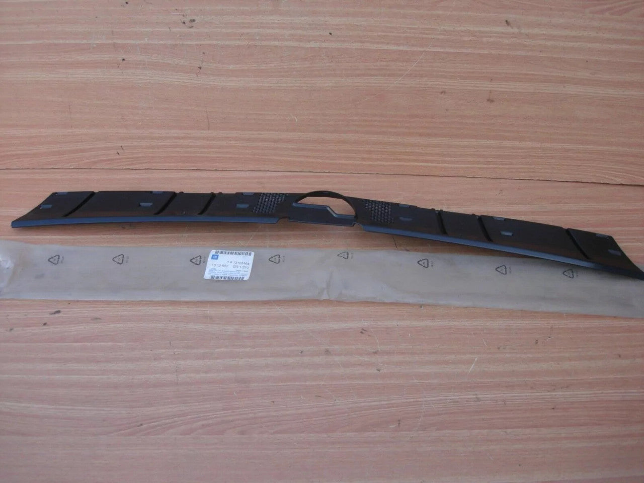Grille Front Deflector Cover fits Opel Vauxhall Astra H 13108464 Genuine View Rear