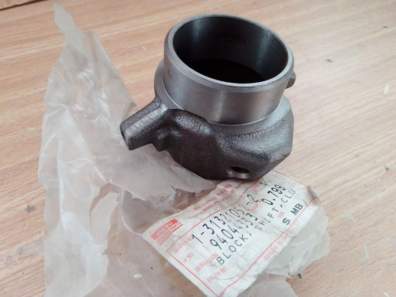 Clutch Shift Block fits Isuzu Bus Truck 1313210522 Genuine View Rear