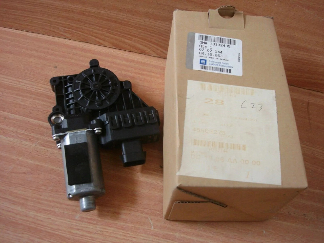 Window Motor Front Right fits Opel Vauxhall Zafira B 13132435 Genuine View Front