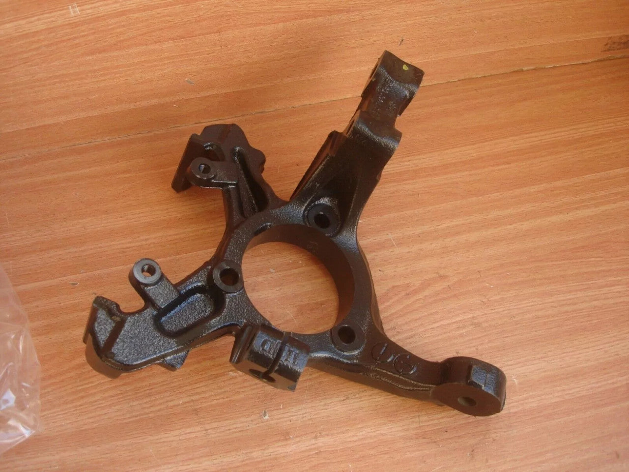 Steering Knuckle Right fits Opel Vauxhall Astra G F35 F48 F69 13165670 Genuine View Left