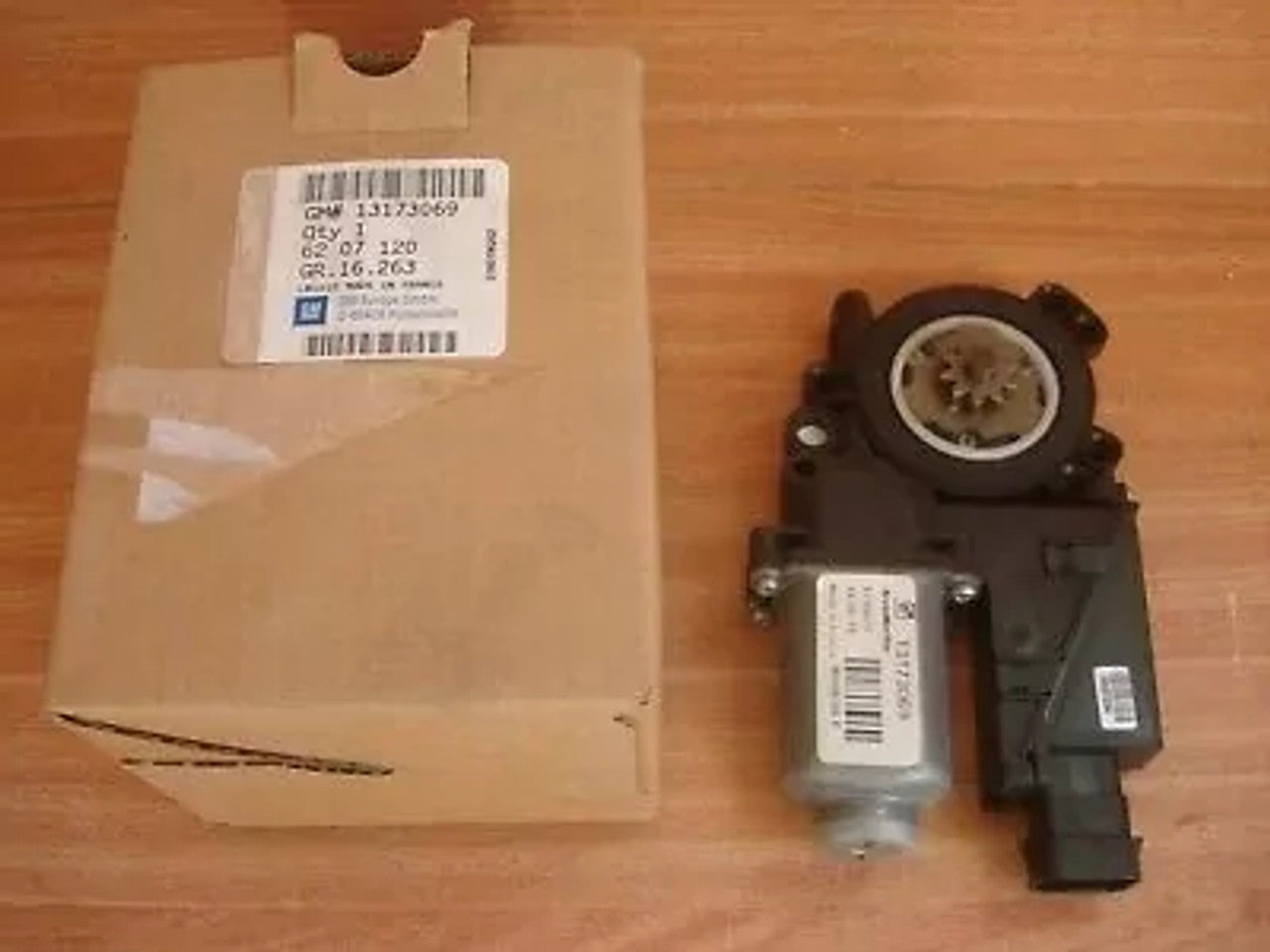 Window Motor fits Opel Vauxhall Corsa C 24462795 13173069 Front Left Genuine View Front