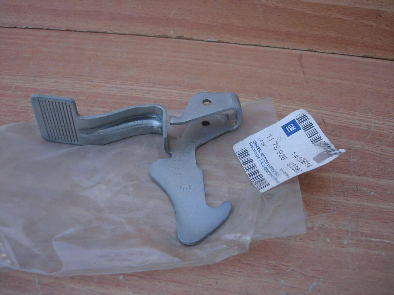 Bonnet Hook Lock fits Opel Vauxhall Vectra C Signum 13229914 Genuine View Rear