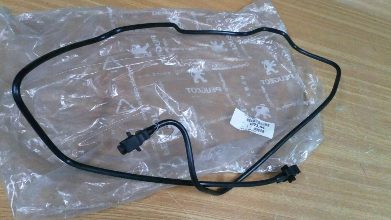 Water Pipe fits Peugeot 307 DV6TED4 132364 Genuine View Front