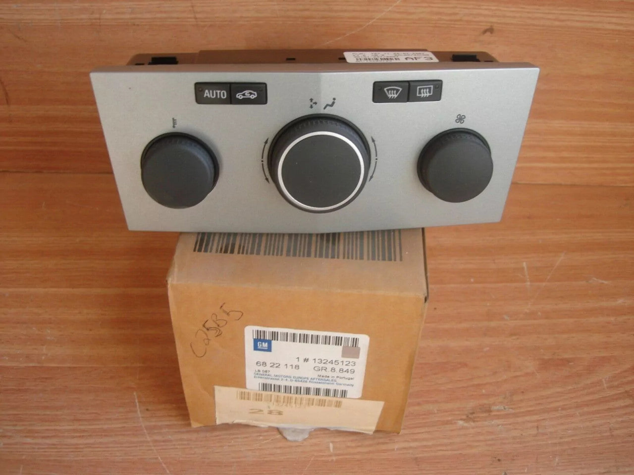 A/C & Heater Control fits Opel Vauxhall Astra H 13245123 Genuine View Front