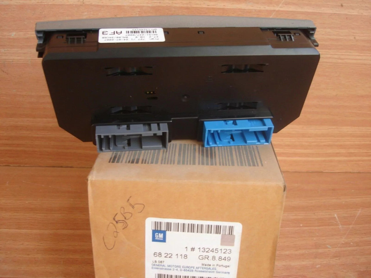 A/C & Heater Control fits Opel Vauxhall Astra H 13245123 Genuine View Right