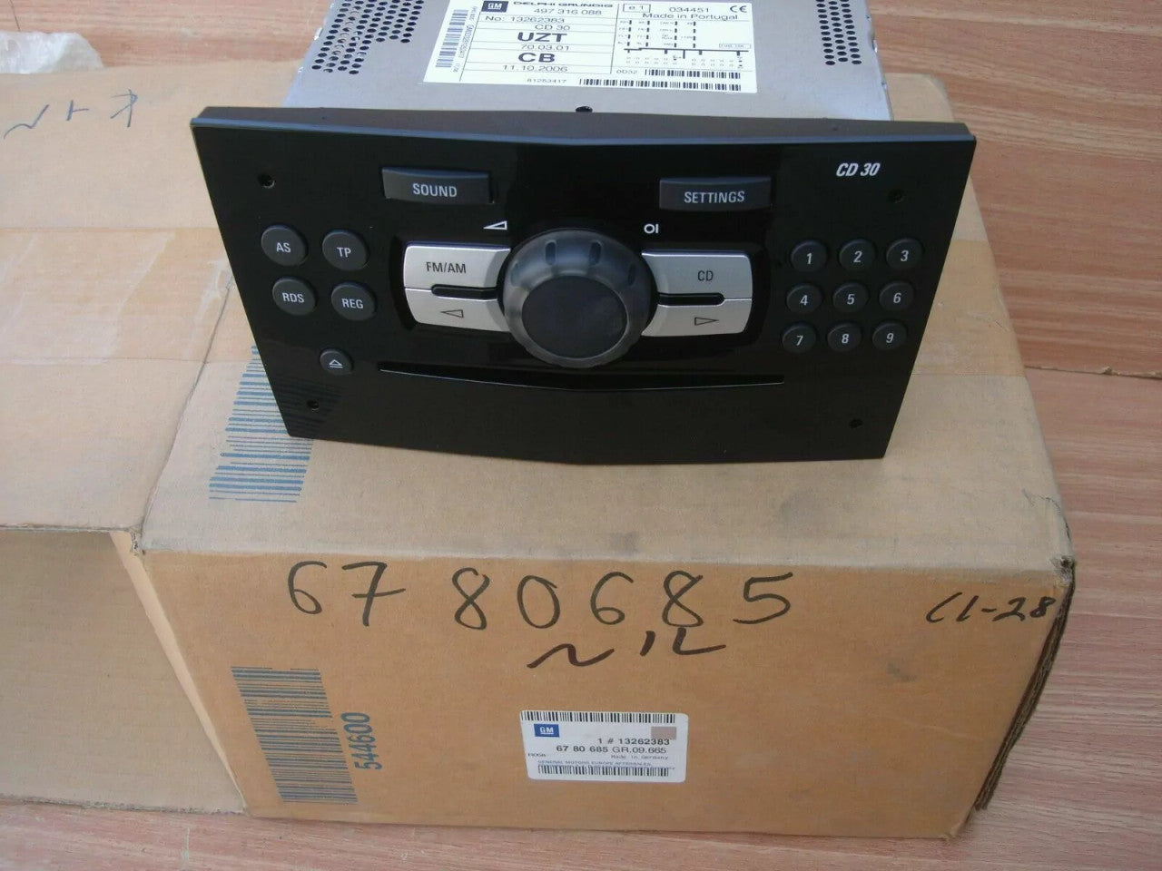 Radio & CD fits Opel Vauxhall Corsa D 13262383 Genuine View Rear