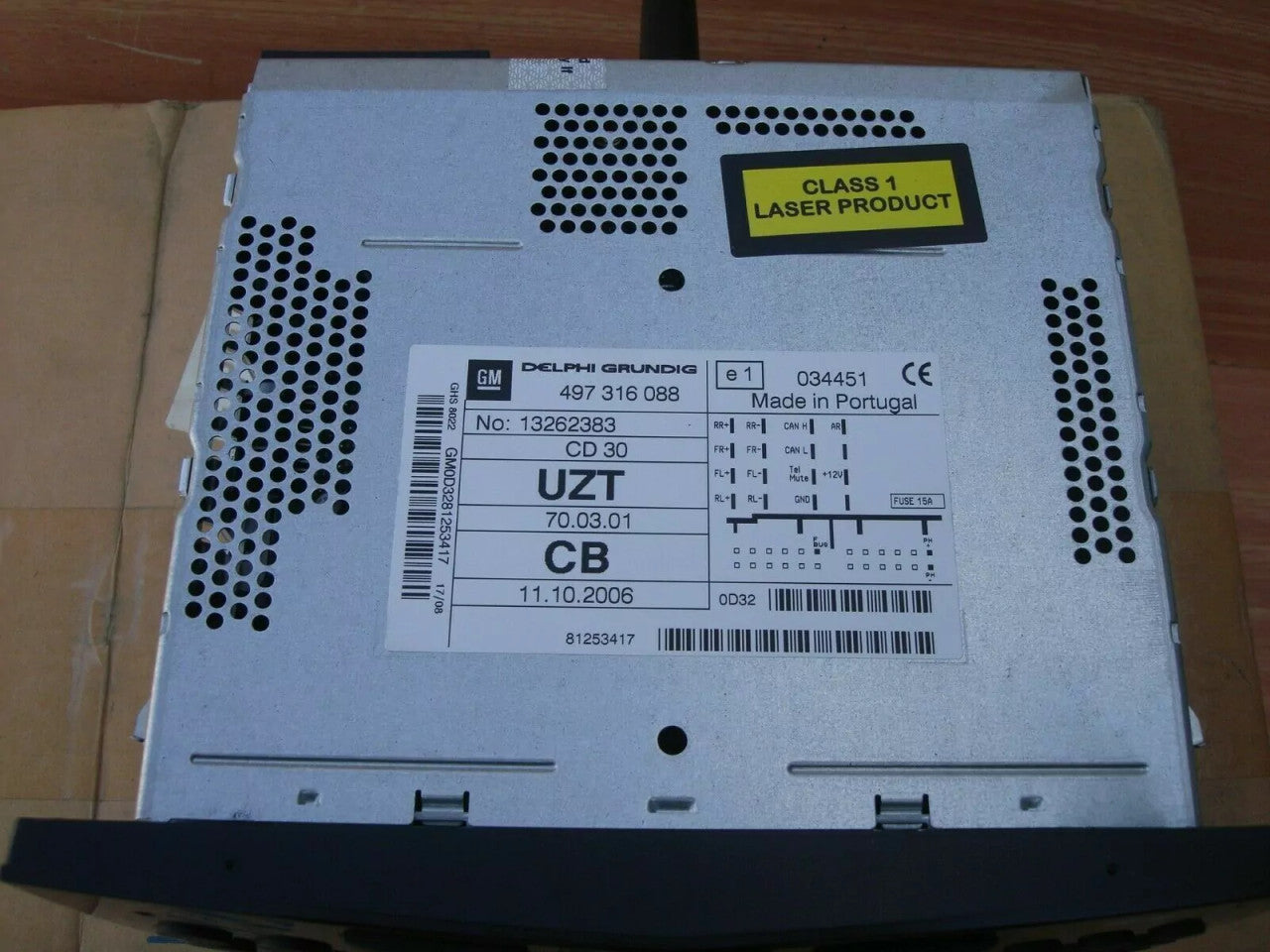 Radio & CD fits Opel Vauxhall Corsa D 13262383 Genuine View Left