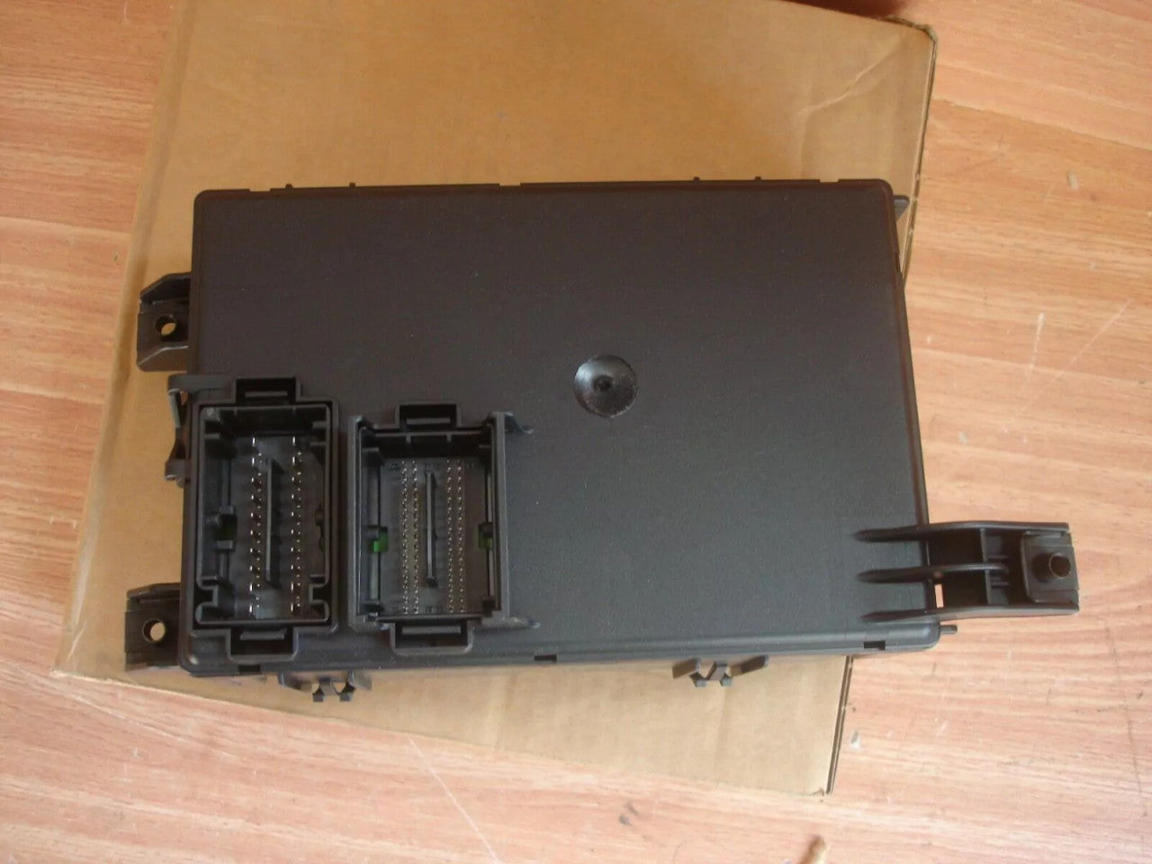 Fuse Box IDENTIFY GK fits Opel Vauxhall Corsa D 13265078 Genuine View Rear