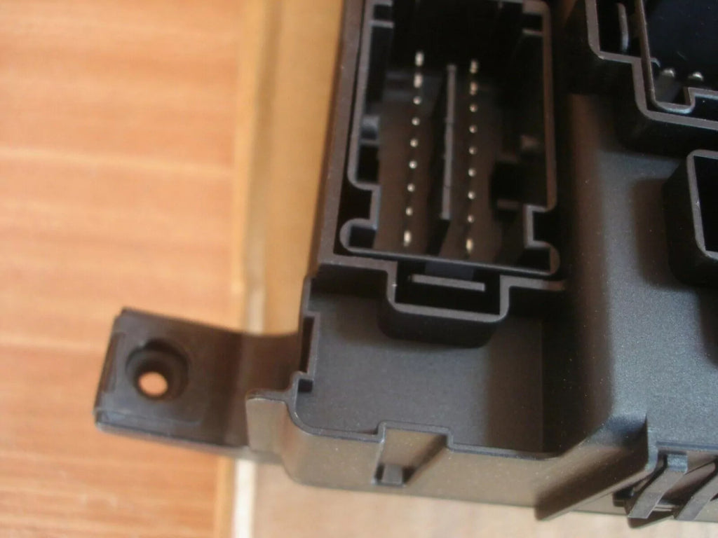 Fuse Box IDENTIFY GK fits Opel Vauxhall Corsa D 13265078 Genuine View Right