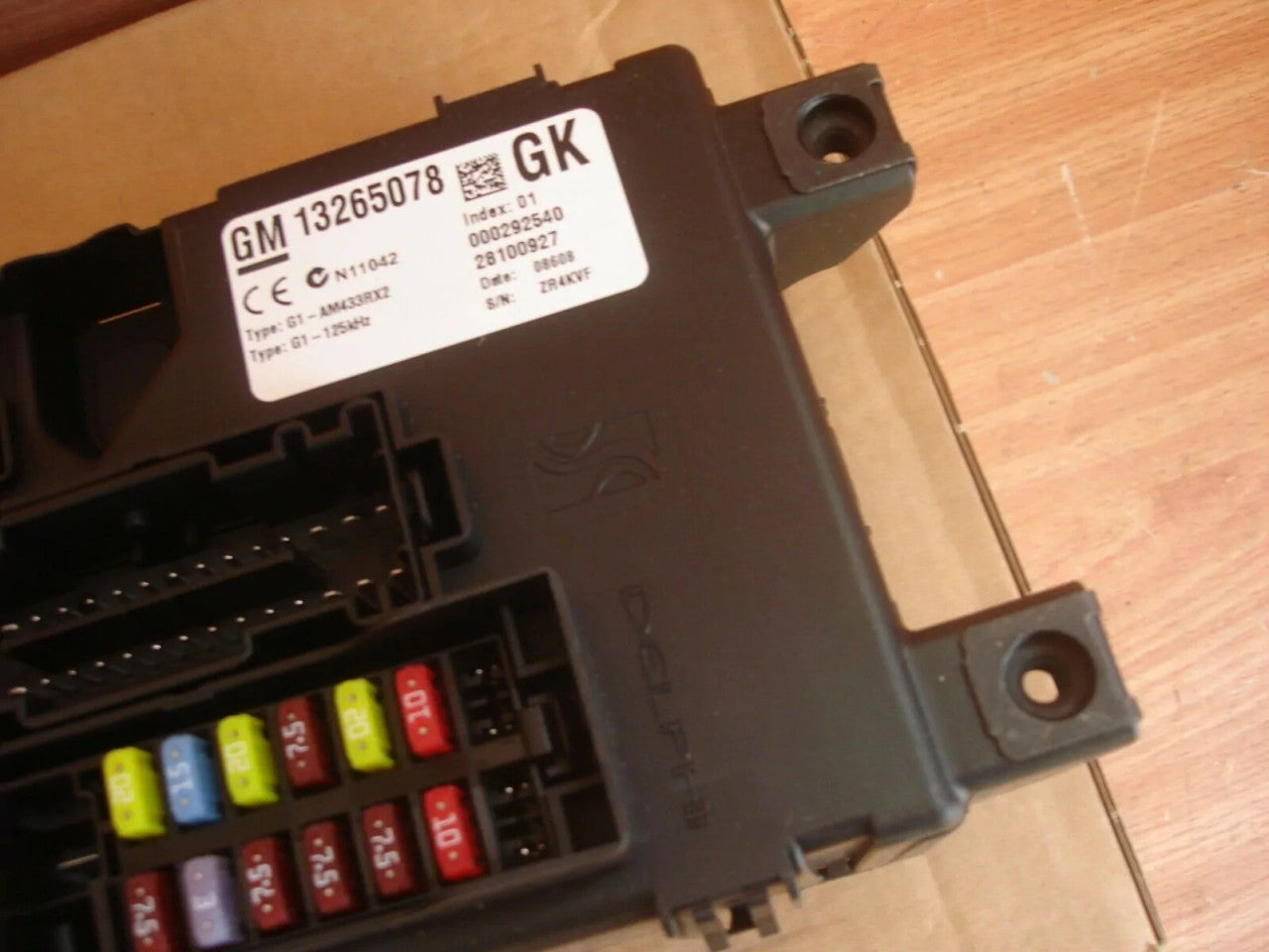 Fuse Box IDENTIFY GK fits Opel Vauxhall Corsa D 13265078 Genuine View Left