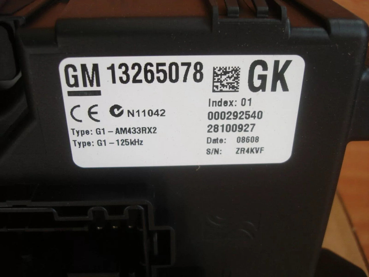 Fuse Box IDENTIFY GK fits Opel Vauxhall Corsa D 13265078 Genuine View Upper