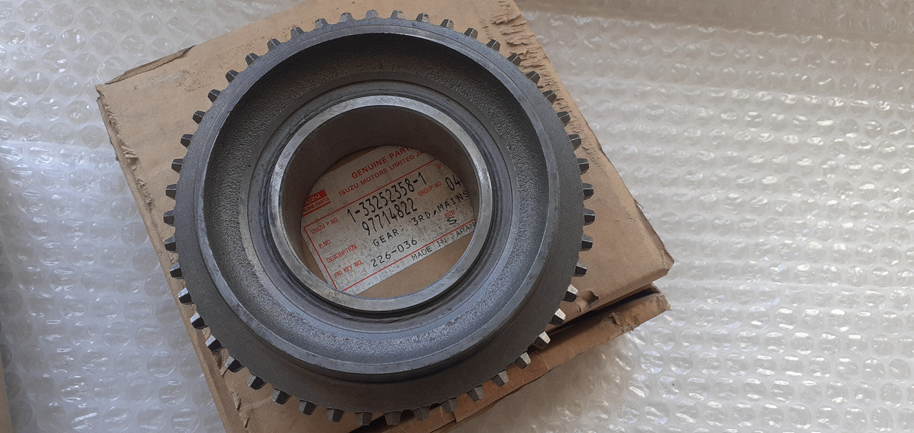 Transmission Gear 3 fits Isuzu Bus Truck 1332523581 Genuine View Rear