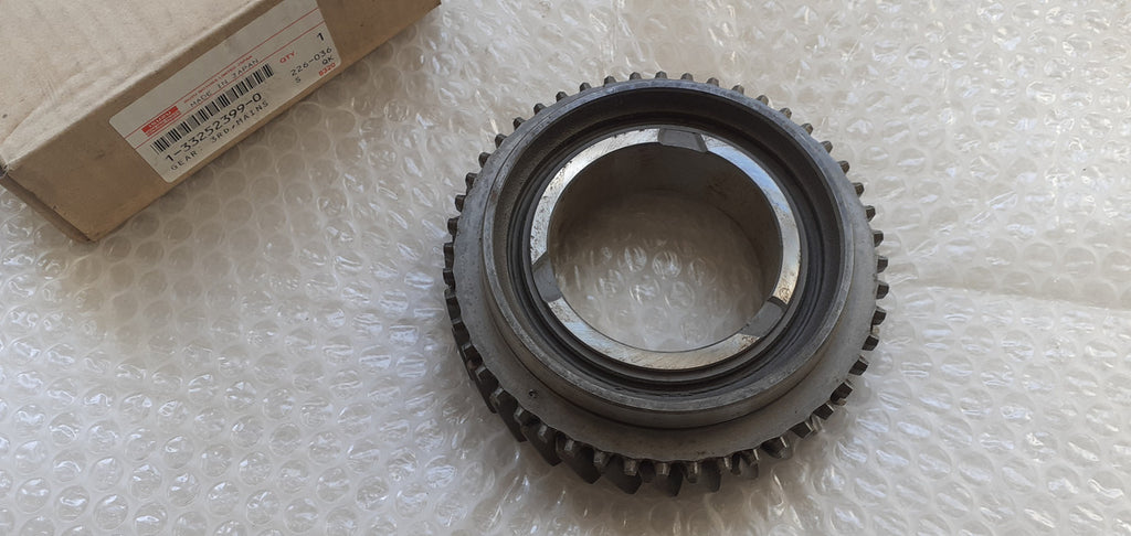 Gear 3rd fits Isuzu Bus Truck 1332523990 Genuine View Left